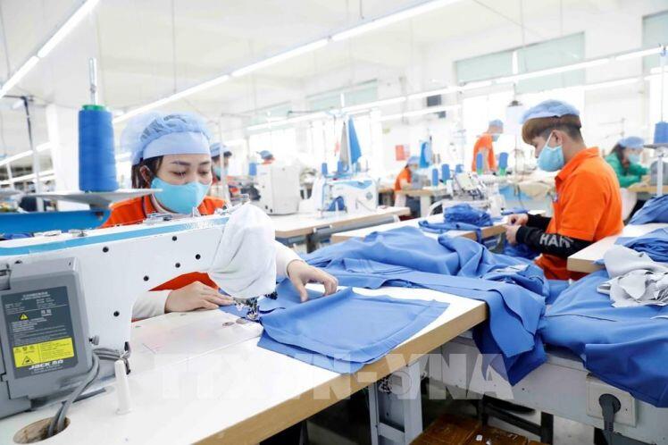 Giải pháp cho doanh nghiệp dệt may vừa sản xuất và ứng phó với dịch COVID-19
