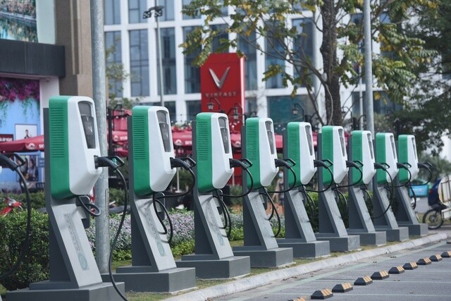 VinFast gánh mọi rủi ro về pin để ô tô điện tiếp cận được số đông người dùng