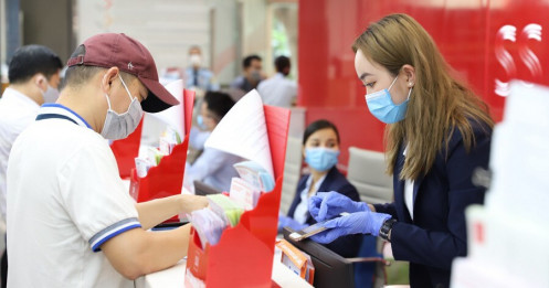 Lãi suất rục rịch tăng vì lo dòng tiền “chảy” vào chứng khoán?