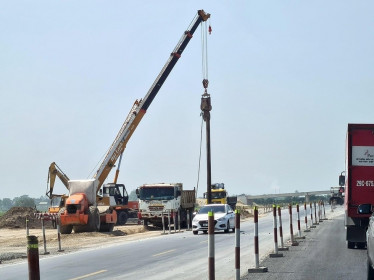 Nguyên vật liệu tăng giá, dự án "treo" thi công