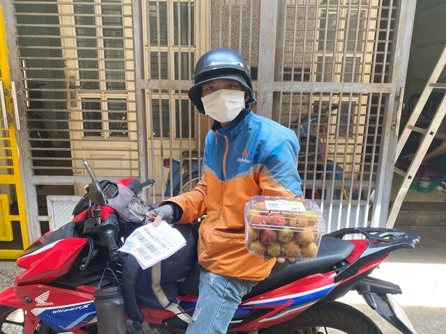 Dịch bệnh "bủa vây", môi giới bất động sản bỏ nghề đi làm shipper, bán hàng