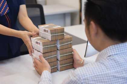 Tiền chảy vào khách mua nhà