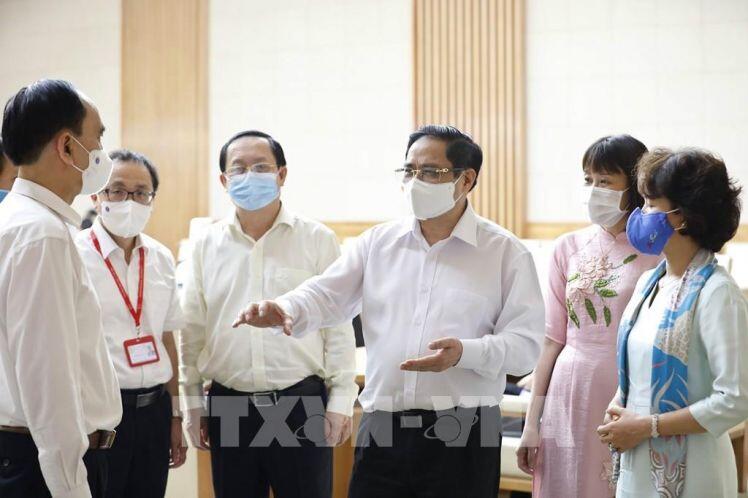 Thủ tướng: Tạo mọi điều kiện để nhanh chóng sản xuất vaccine phòng COVID-19 ở trong nước