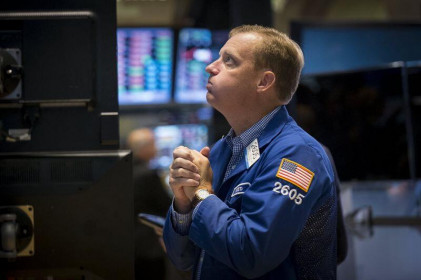 S&P 500 giảm nhẹ vào đầu tuần