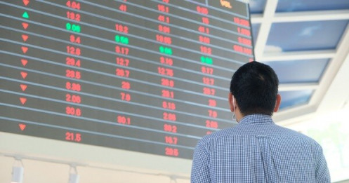 Chứng khoán lao dốc sau chuỗi tăng nóng, nhà đầu tư bức xúc vì nghẽn lệnh