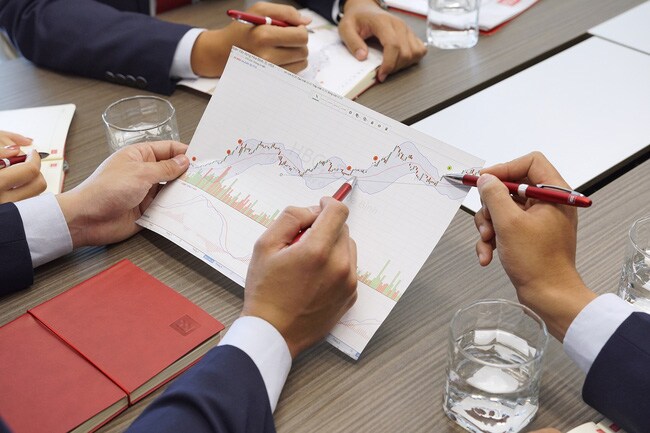 Bị “bịt mắt” đặt lệnh trên sàn chứng khoán, nhà đầu tư bức xúc, chuyên gia nói gì?