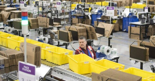 Nhiều nước ưu tiên tiêm vắc xin cho công nhân để bảo vệ các khu công nghiệp