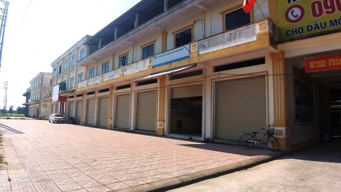 Xây hơn trăm tỉ, chợ lớn nhất tỉnh Hà Tĩnh 'cửa đóng then cài'