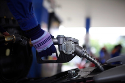 Giá xăng dầu hôm nay 11.6.2021: Xăng trong nước chiều nay sẽ tăng ?
