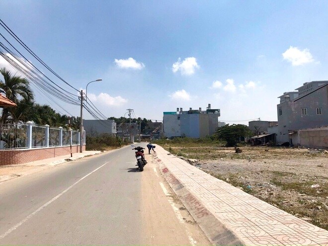 Dịch bệnh kéo dài, giá nhà tại TPHCM vẫn ở "trên trời"