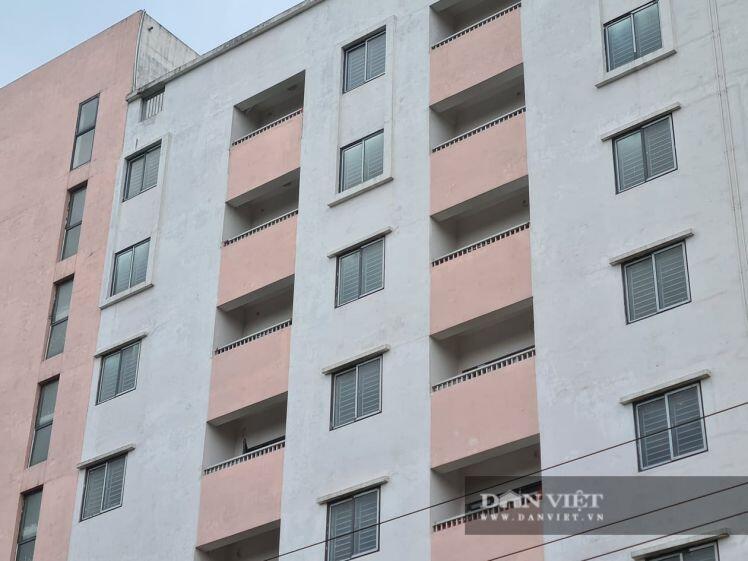 Cám cảnh khu nhà tái định cư ở Hà Nội không một ai ở, xây xong để.... nuôi gà, vịt