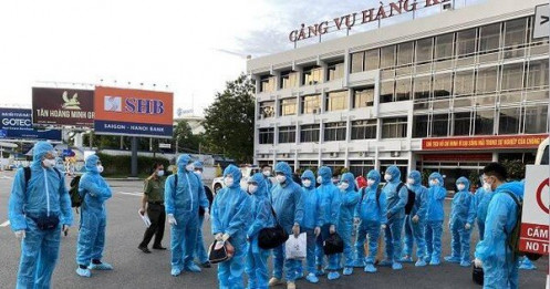 Công an TPHCM trục xuất 13 người nước ngoài nhập cảnh trái phép
