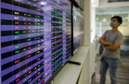 VN-Index tăng gần 10 điểm dù cổ phiếu ngân hàng hạ nhiệt