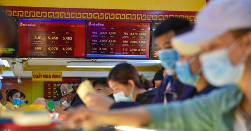 Vàng thế giới lao dốc, vàng trong nước đủng đỉnh hạ giá