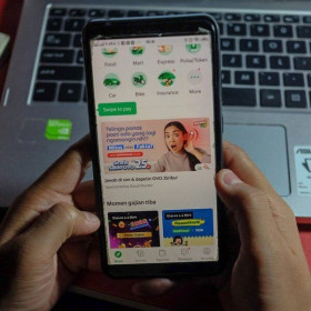 Cạm bẫy chi tiêu ẩn thân sau mô hình tiêu dùng "mua ngay, trả sau"