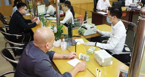 Tiền vẫn đổ vào ngân hàng, xuất hiện nỗi lo bong bóng chứng khoán