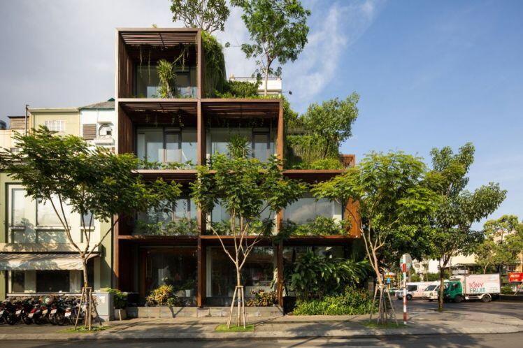 Tòa nhà văn phòng có nhiều khối xanh xếp tầng tại Quận 4