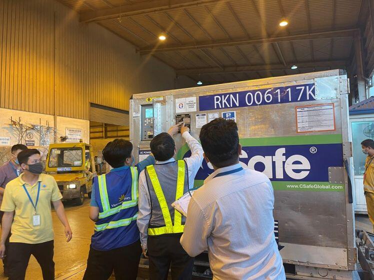 Vietnam Airlines vận chuyển gần 1 triệu liều vaccine do Nhật Bản hỗ trợ
