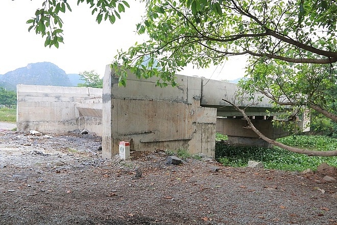 Ninh Bình: Cầu 19 tỷ đồng "đắp chiếu" gần 10 năm vì vướng... 32 m2 đất
