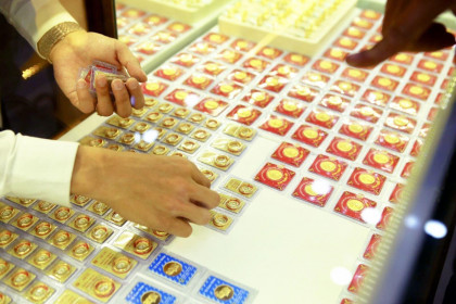 Giá vàng ‘bốc hơi’ 400.000 đồng/lượng