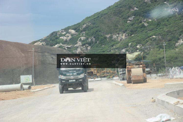 "Ồ ạt" lấy đất không đúng quy định thi công công trình nhà nước hơn 48 tỷ đồng?