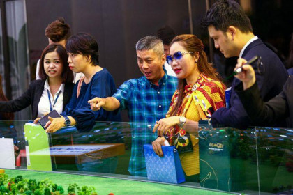 Sức mua bất động sản lao dốc, mua ngay hay găm tiền chờ “bắt đáy”?