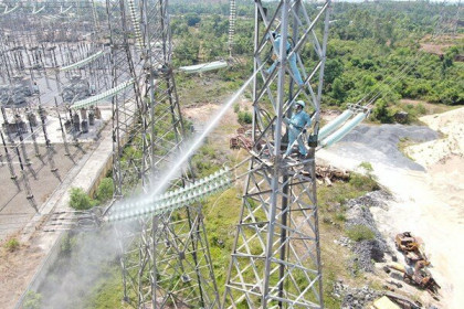 Kịch bản nào đảm bảo truyền tải điện an toàn mùa nắng nóng?