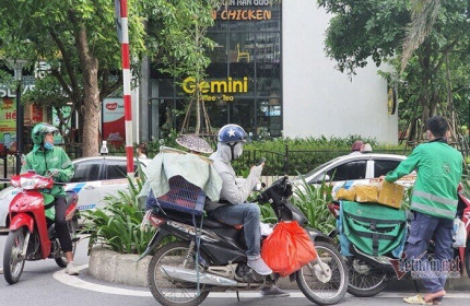 Giám đốc chạy Grab… mưu sinh trong mùa dịch