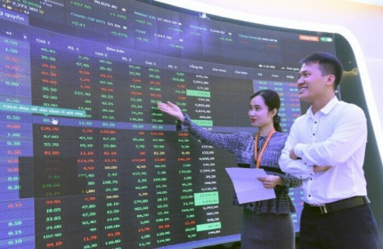 VN-Index phá đỉnh, VCB vượt VIC để lên 'ngôi vương' vốn hóa