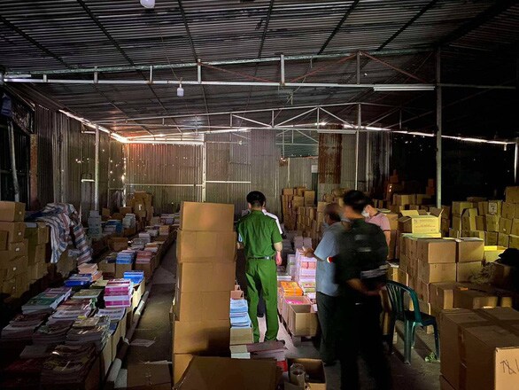 Triệu tập hàng chục đối tượng liên quan đến đường dây làm giả 3 triệu cuốn sách