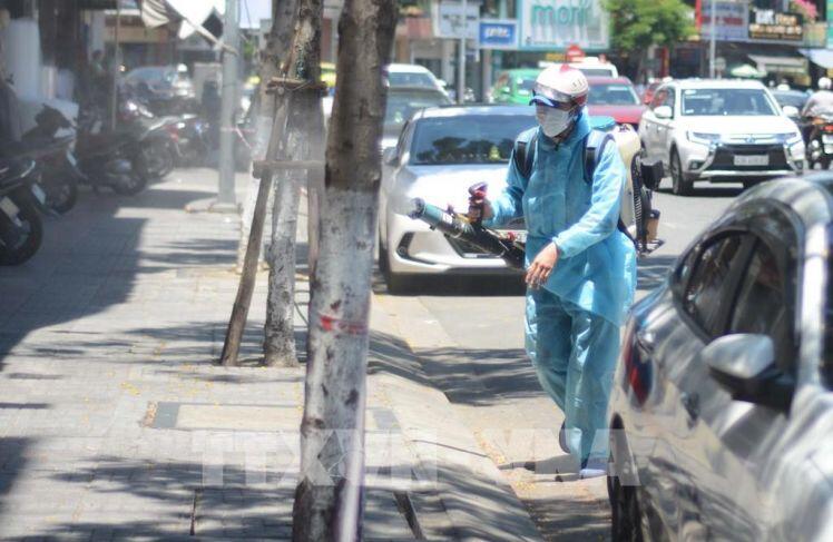 Đà Nẵng tạm dừng tắm biển, ăn uống phục vụ tại chỗ từ 12h ngày 20/6