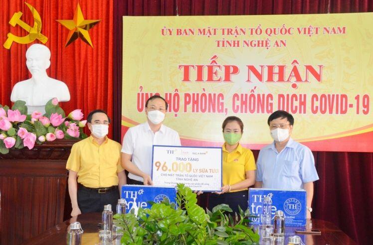 Tập đoàn TH trao gần 100 nghìn ly sữa, đồng hành cùng Nghệ An phòng chống dịch Covid-19