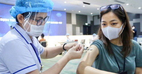 Chuyên gia: Nên trả giá cao hơn các nước để sớm đưa vắc xin về Việt Nam
