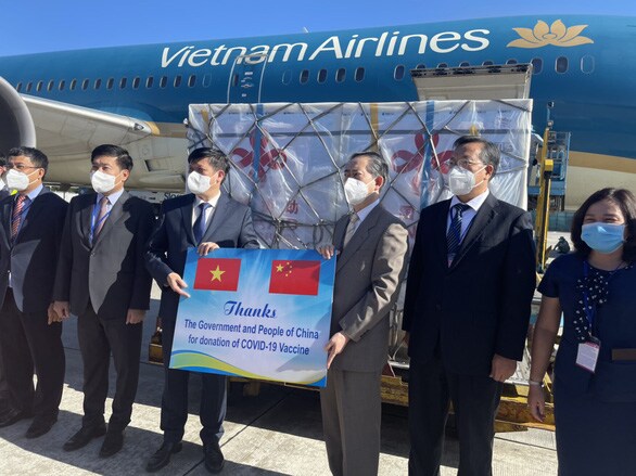 500.000 liều vắc xin từ Trung Quốc đã về tới sân bay Nội Bài