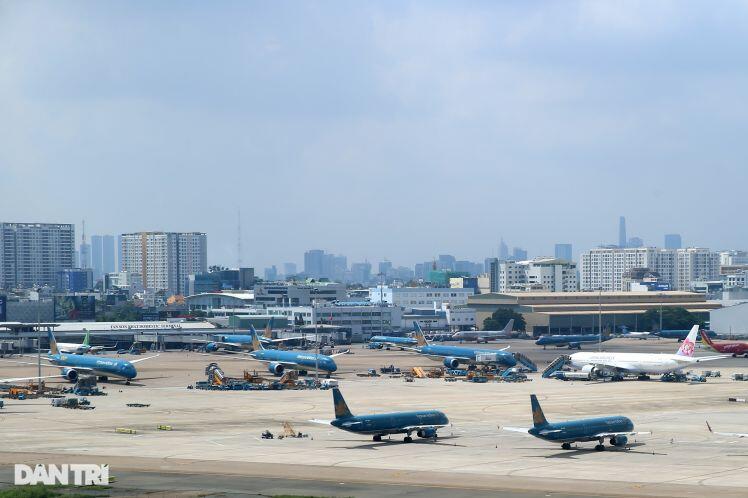 Ám ảnh hàng trăm tàu bay 'đắp chiếu' nằm la liệt tại Cảng Nội Bài, Tân Sơn Nhất