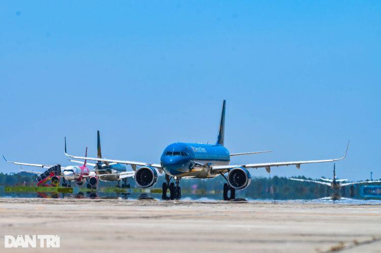 Ám ảnh hàng trăm tàu bay 'đắp chiếu' nằm la liệt tại Cảng Nội Bài, Tân Sơn Nhất