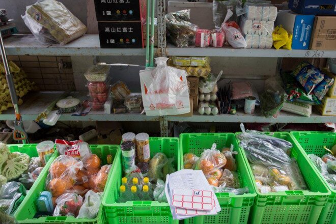 Tiểu thương bị "giẫm đạp" trong cuộc chiến của những "gã khổng lồ" công nghệ