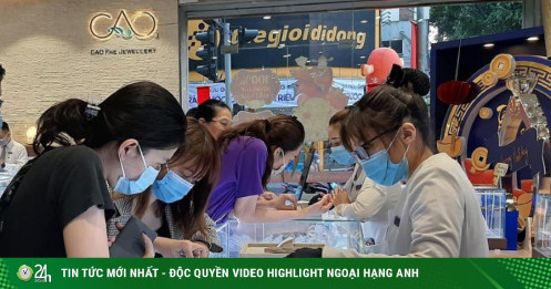 Vàng lao dốc, một công ty vừa bán ra 400 tỉ đồng vàng miếng