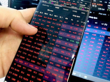 VN-Index đỏ lửa phiên đầu tuần