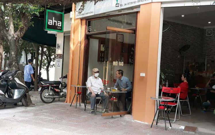 Hà Nội: Một số nhà hàng, quán cafe mở lại nhưng vắng khách
