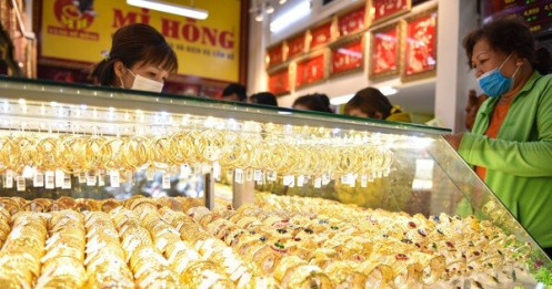 Ít người mua, giá vàng trong nước cao hơn thế giới 7,3 triệu là vô lý