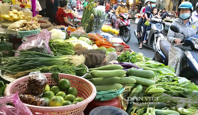 Ít người bán, giá rau củ quả tại TP.HCM tăng mạnh