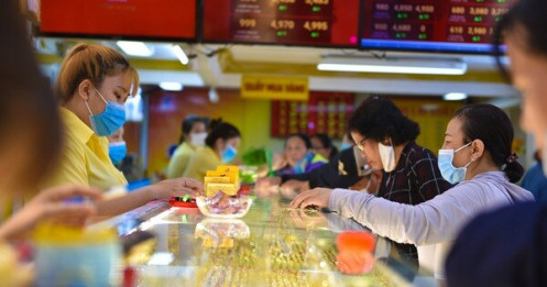 Giá vàng thế giới chỉ 49,75 triệu nhưng giá vàng trong nước 57,1 triệu