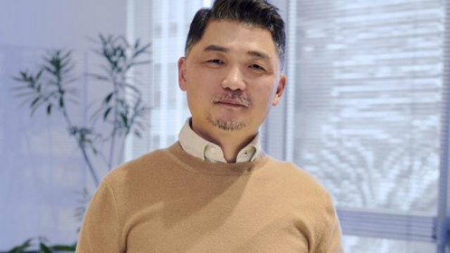 Từng phải nhịn đói để tiết kiệm tiền, ông chủ Kakao thành người giàu nhất Hàn Quốc