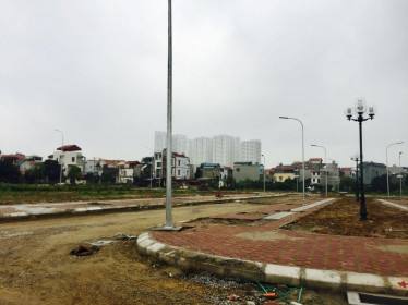 Cơn sốt đi qua, đất vùng ven rơi cảnh chợ chiều