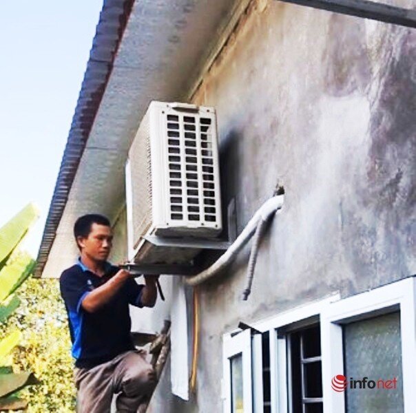 Tất bật 15 giờ mỗi ngày nhận ngay tiền triệu, thợ lắp điều hòa vẫn 'oải' vì nắng