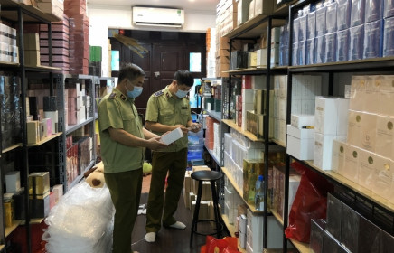 Hà Nội: Phát hiện kho nước hoa chưa rõ nguồn gốc trị giá hàng tỷ đồng
