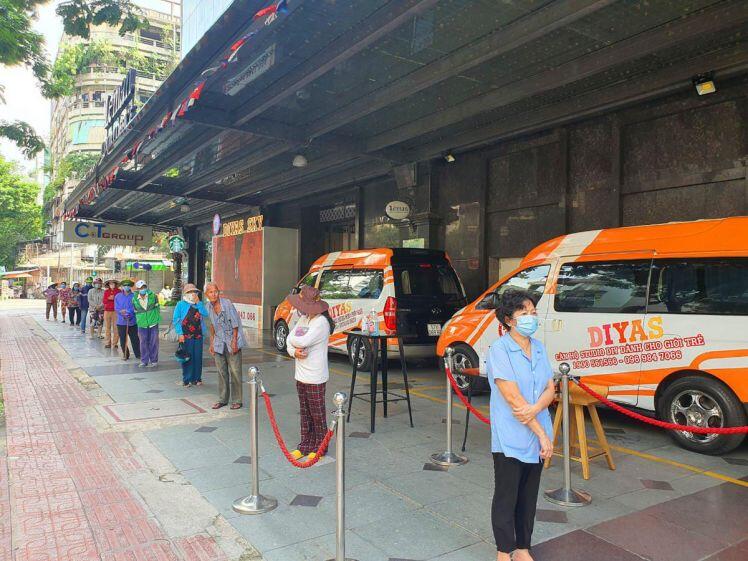 TP.HCM: Sau ATM gạo lại đến ống trượt cơm giúp người nghèo