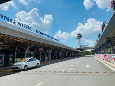 Sân bay Tân Sơn Nhất buồn hiu hắt
