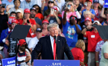 Ông Donald Trump tái xuất